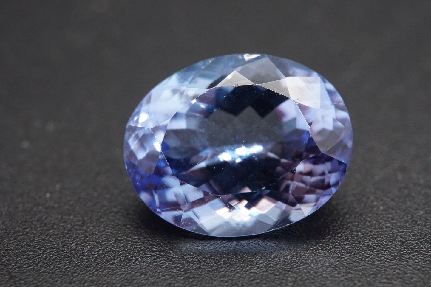 Natürlicher Tansanit aus Tansania – 4,12 ct – Ovalschliff – Unbehandelt