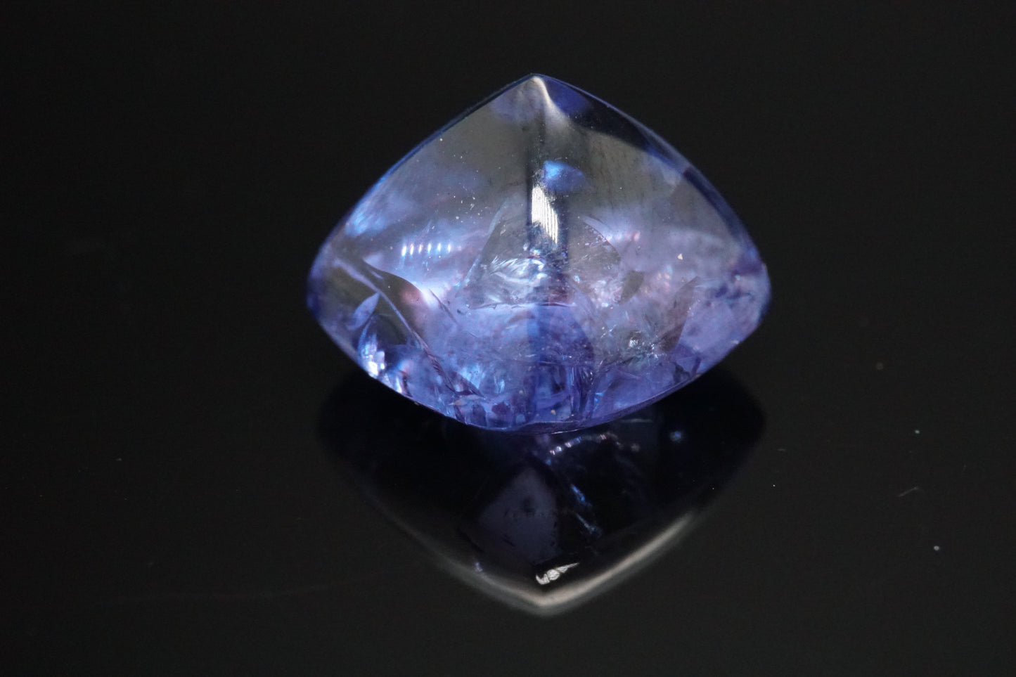 Natürlicher Tansanit aus Tansania – 5,68 ct – Sugarloaf-Cabochon – Unbehandelt