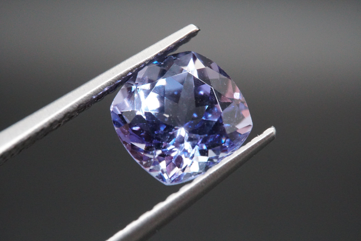 Natürlicher Tansanit aus Tansania – 1,81 ct – Kissenschliff – Unbehandelt