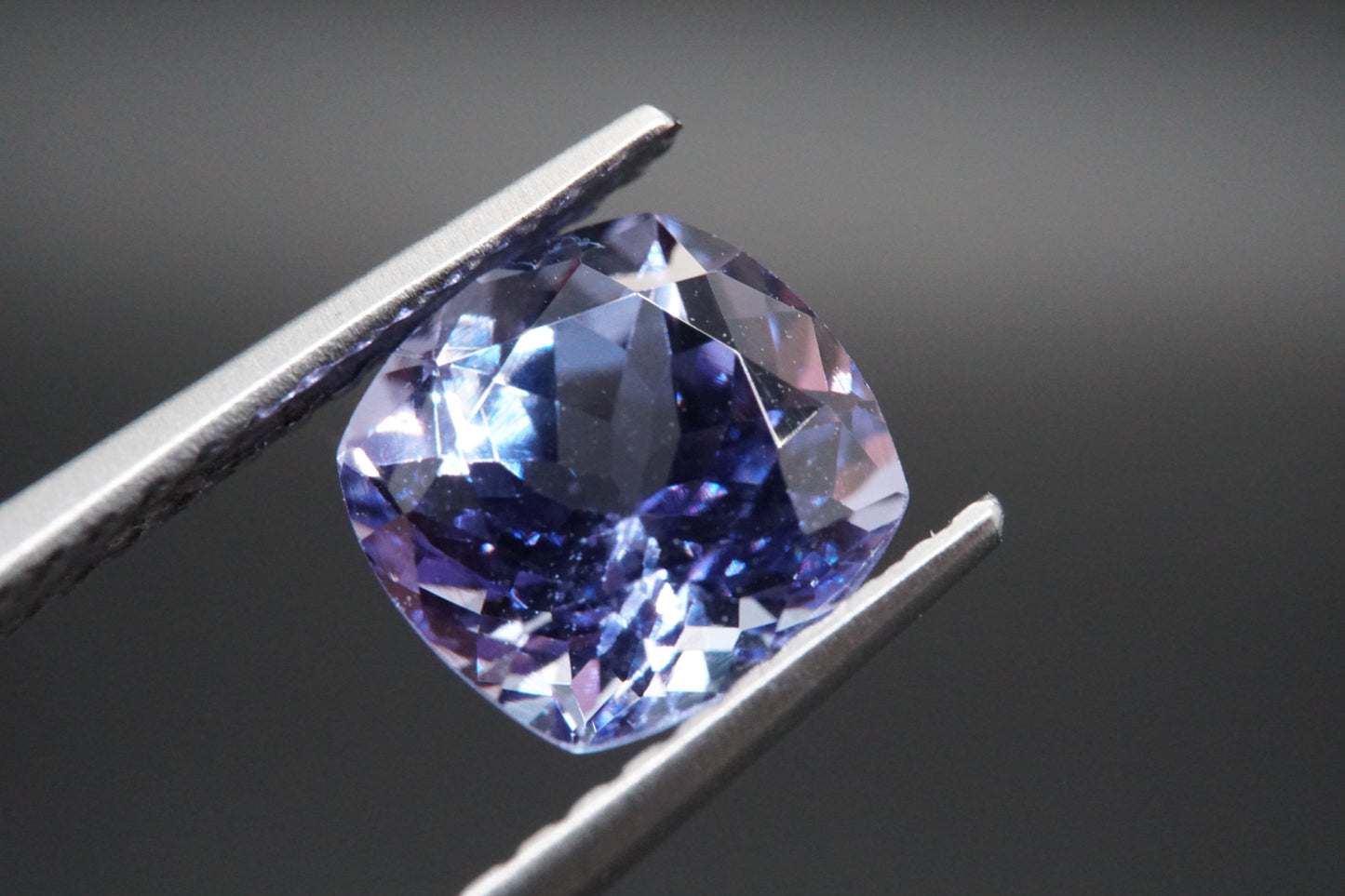 Natürlicher Tansanit aus Tansania – 1,81 ct – Kissenschliff – Unbehandelt