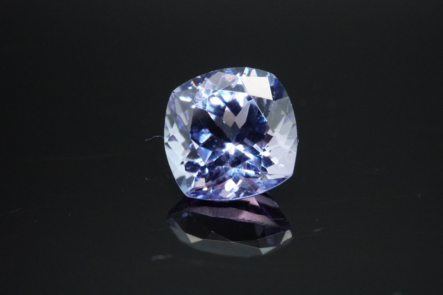 Natürlicher Tansanit aus Tansania – 1,81 ct – Kissenschliff – Unbehandelt