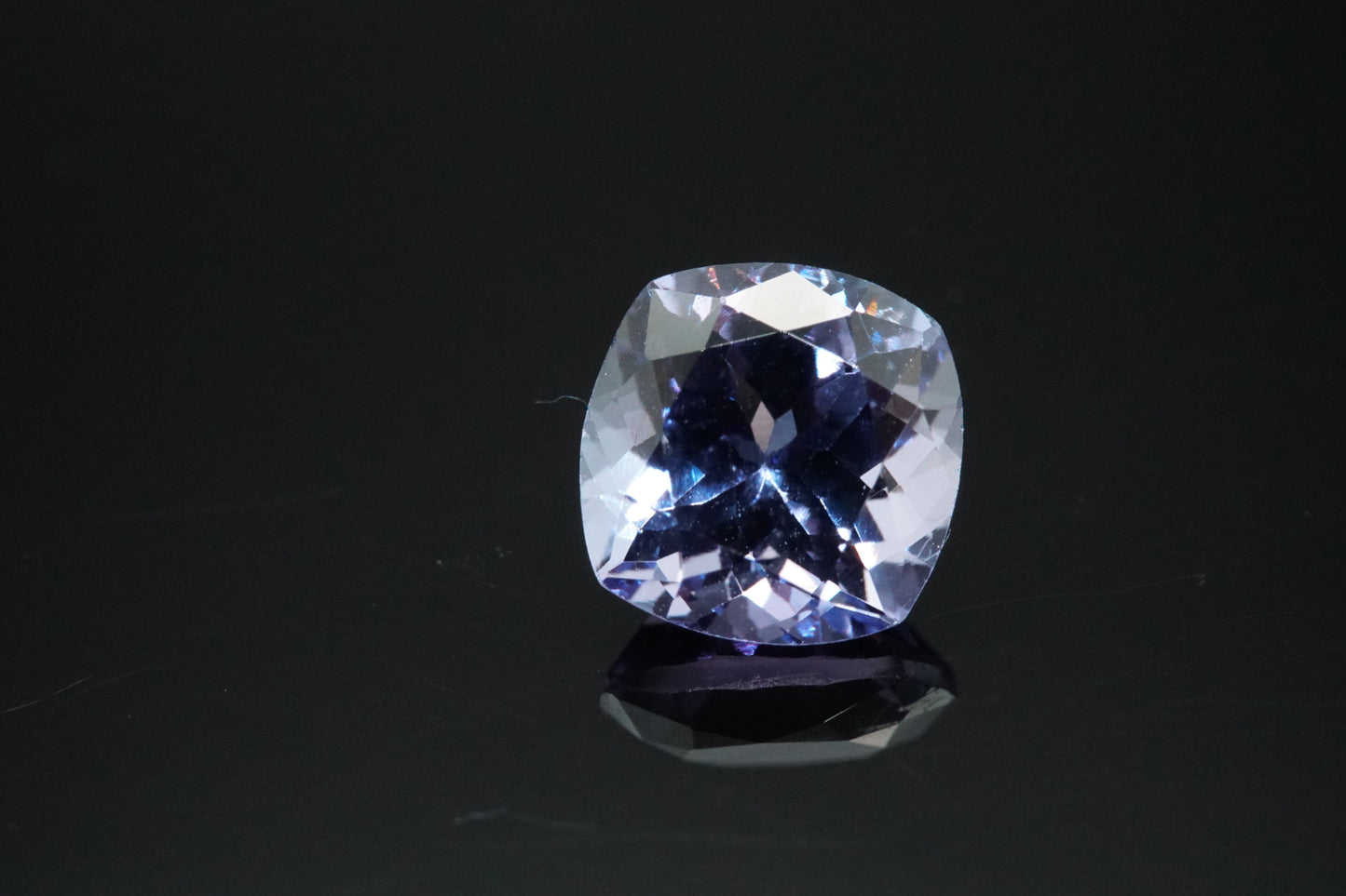 Natürlicher Tansanit aus Tansania – 1,81 ct – Kissenschliff – Unbehandelt