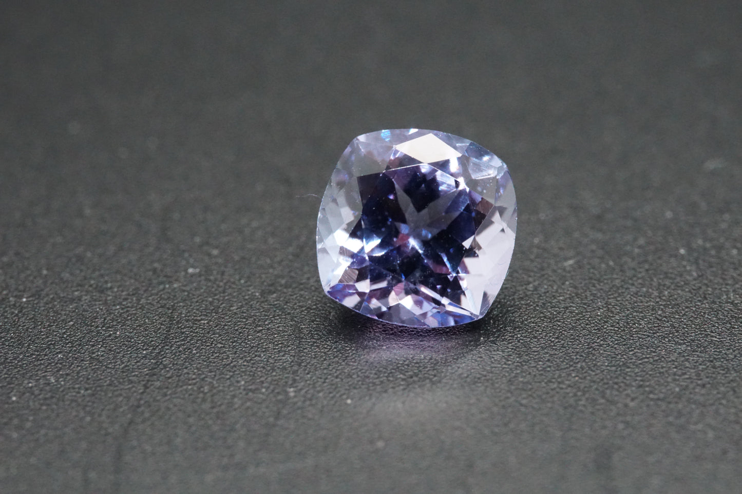 Natürlicher Tansanit aus Tansania – 1,81 ct – Kissenschliff – Unbehandelt