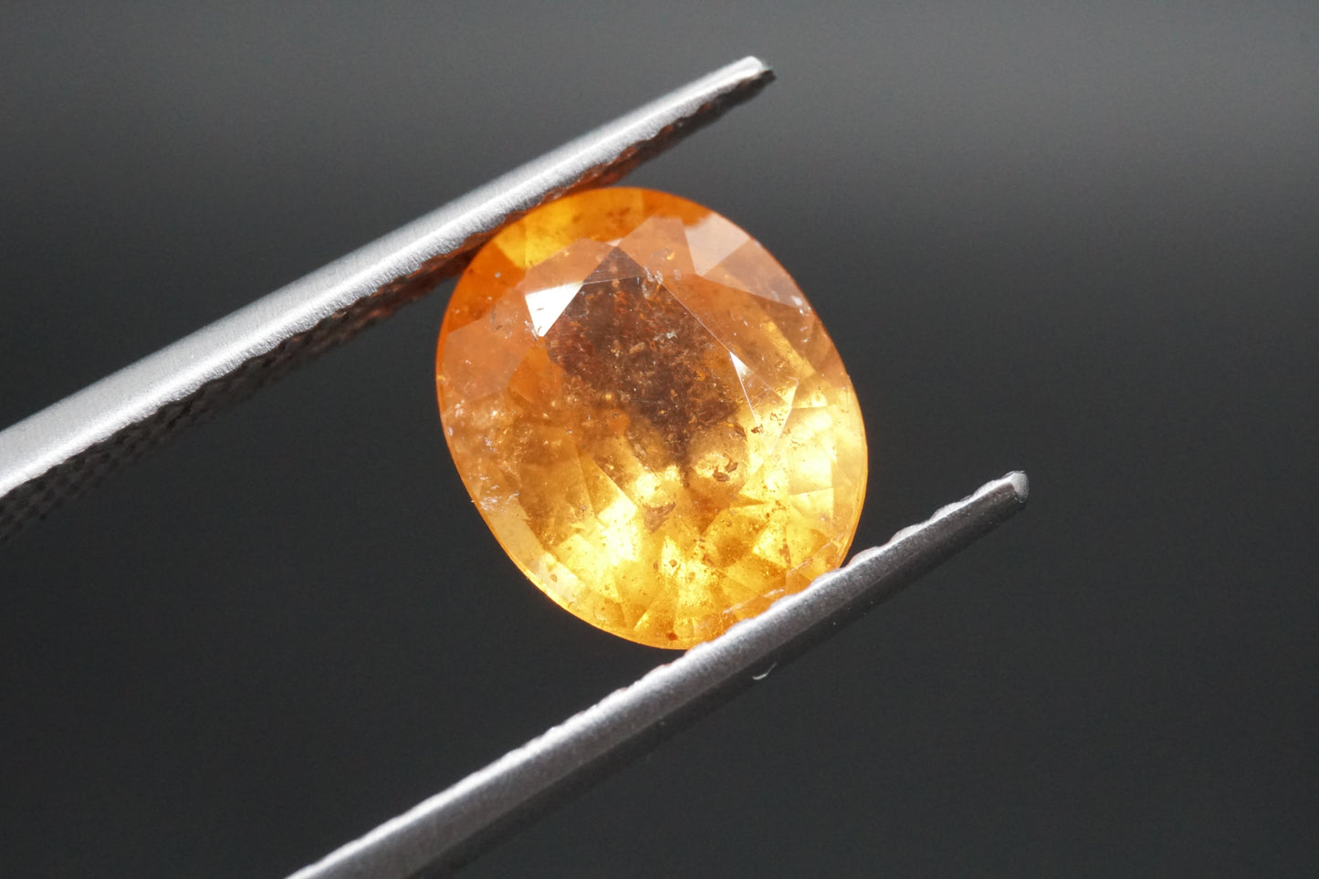 Natürlicher Spessartin-Granat aus Nigeria – 2,59 ct – Ovalschliff – Unbehandelt