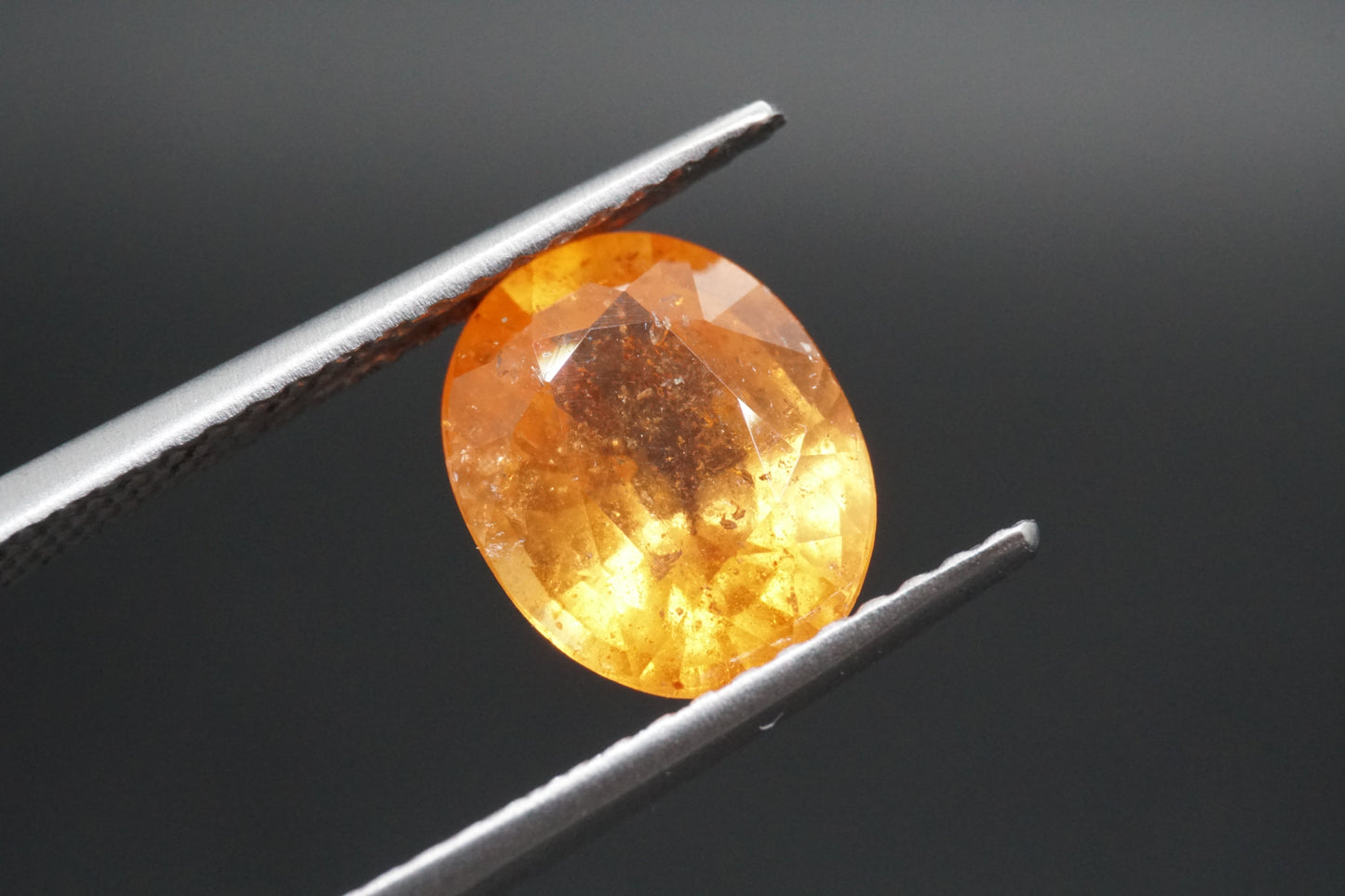Natürlicher Spessartin-Granat aus Nigeria – 2,59 ct – Ovalschliff – Unbehandelt