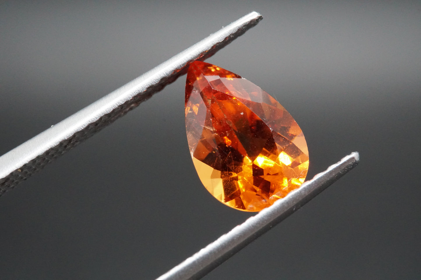Natürlicher Spessartin-Granat aus Namibia – 1,69 ct – Birnenschliff – Unbehandelt