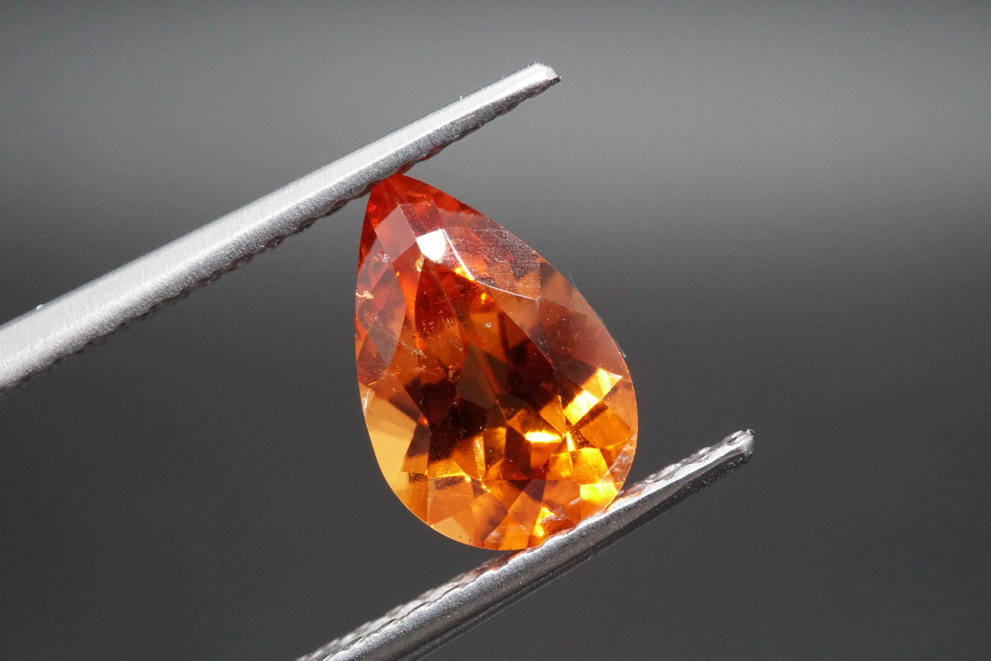 Natürlicher Spessartin-Granat aus Namibia – 1,69 ct – Birnenschliff – Unbehandelt
