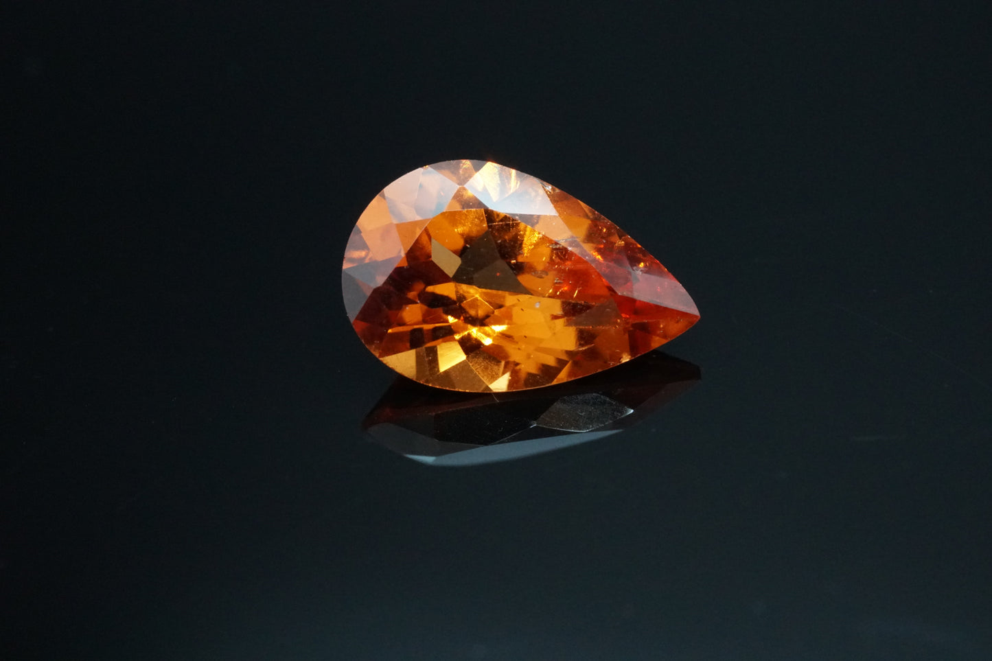 Natürlicher Spessartin-Granat aus Namibia – 1,69 ct – Birnenschliff – Unbehandelt