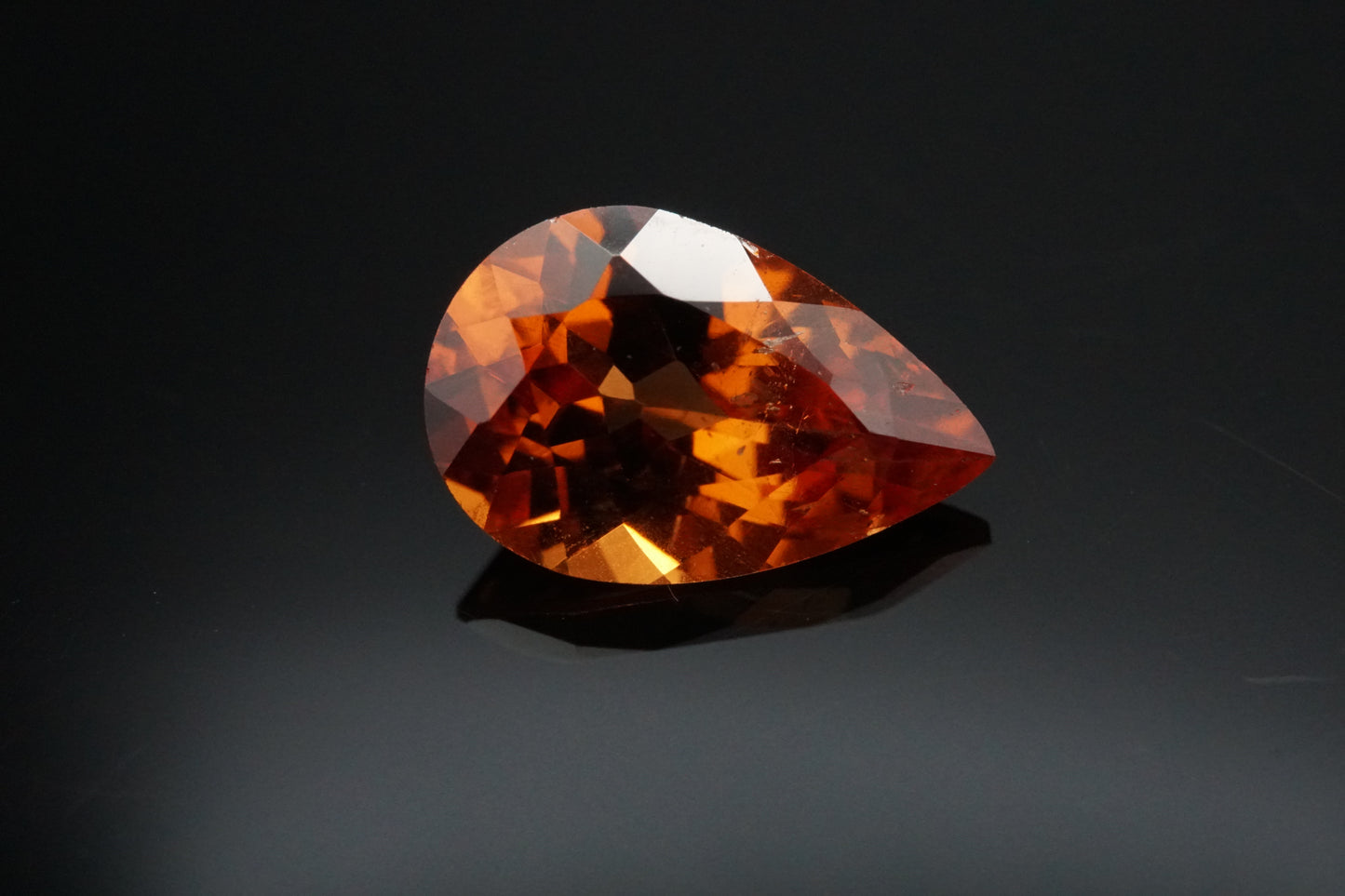 Natürlicher Spessartin-Granat aus Namibia – 1,69 ct – Birnenschliff – Unbehandelt