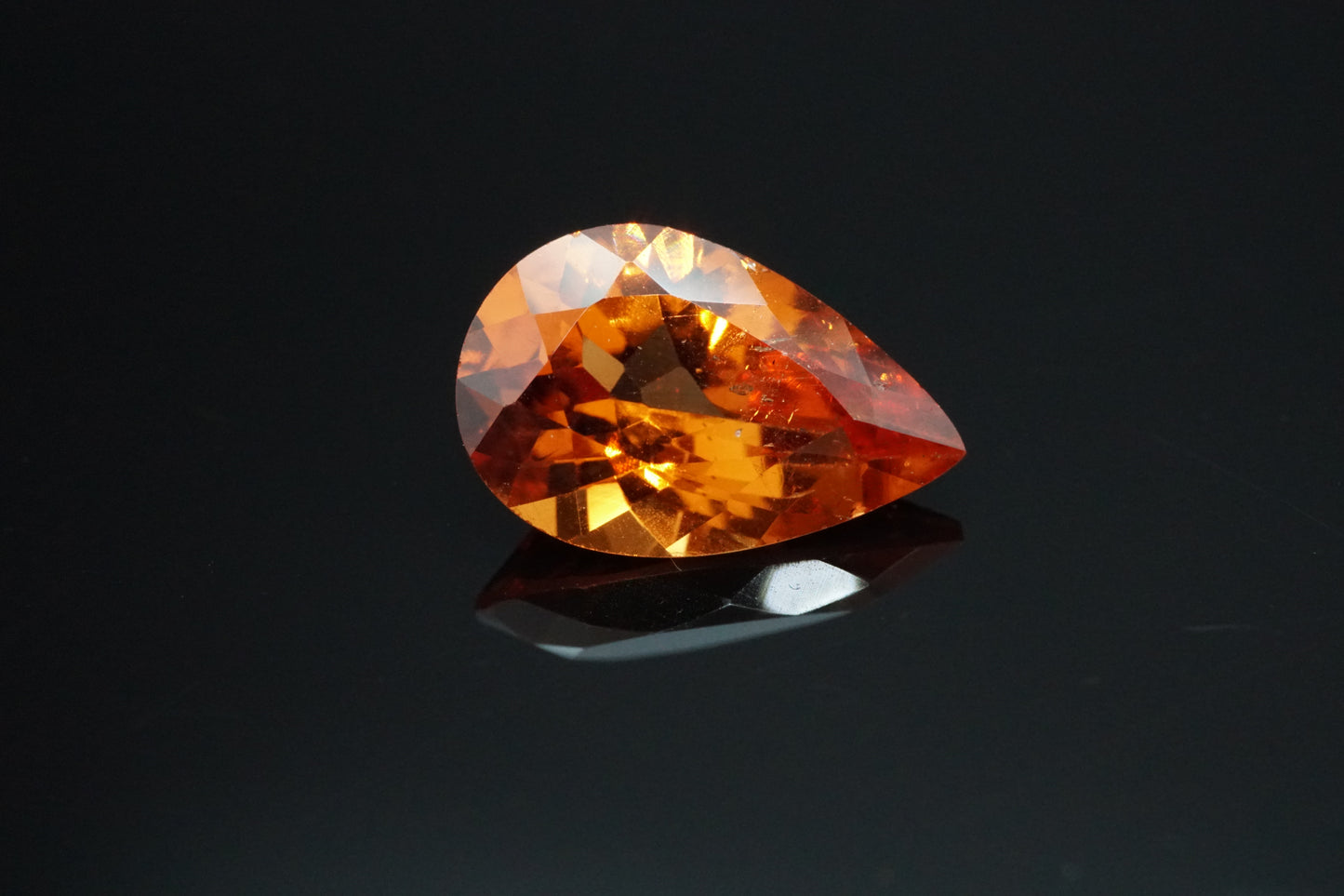 Natürlicher Spessartin-Granat aus Namibia – 1,69 ct – Birnenschliff – Unbehandelt