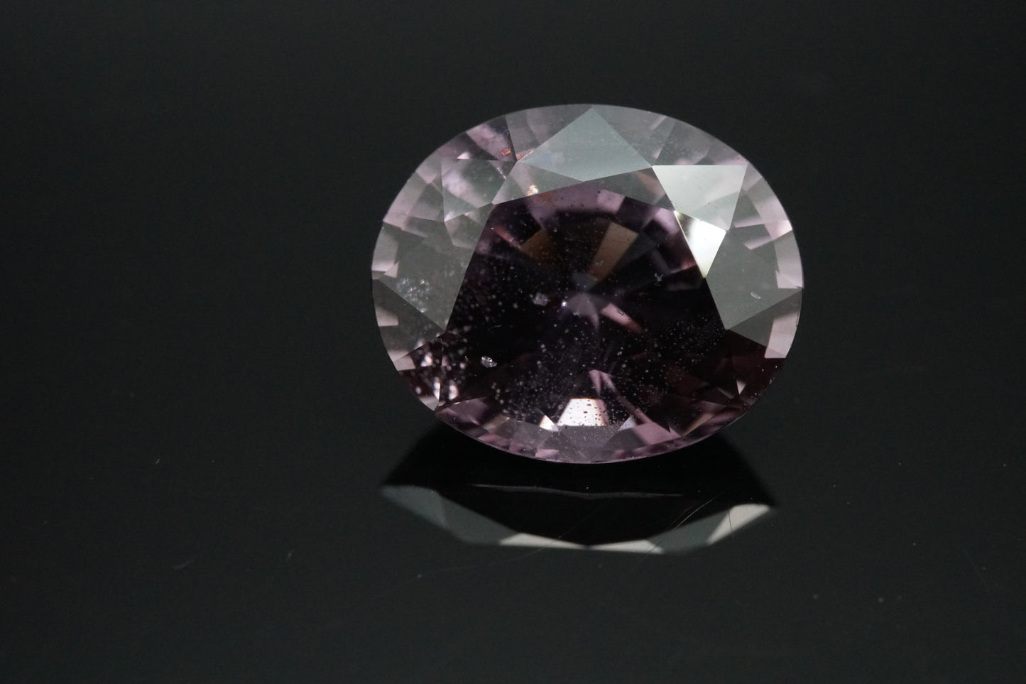Spinell Naturell aus Burma – 2,94 ct – Oval Cut