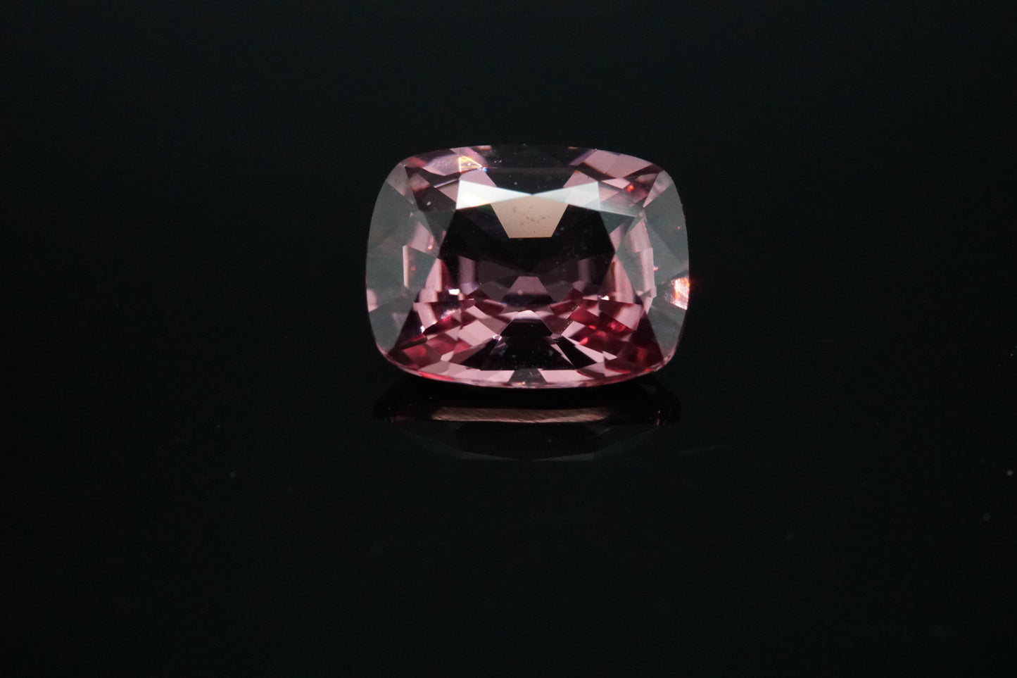 Spinell Naturell aus Burma – 1,62 ct – Cushion Cut