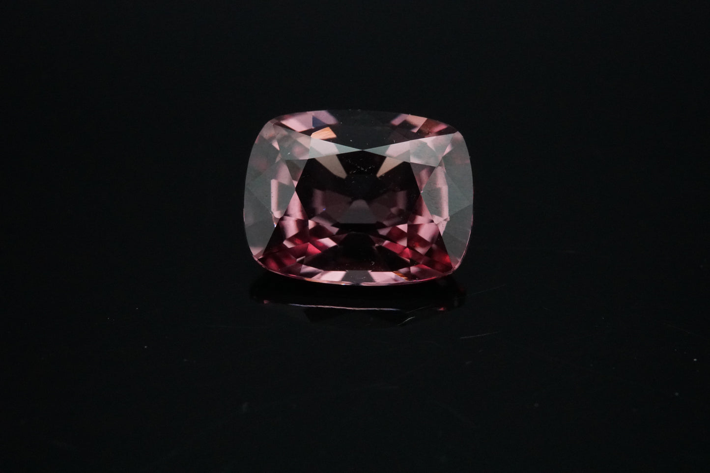 Spinell Naturell aus Burma – 1,62 ct – Cushion Cut