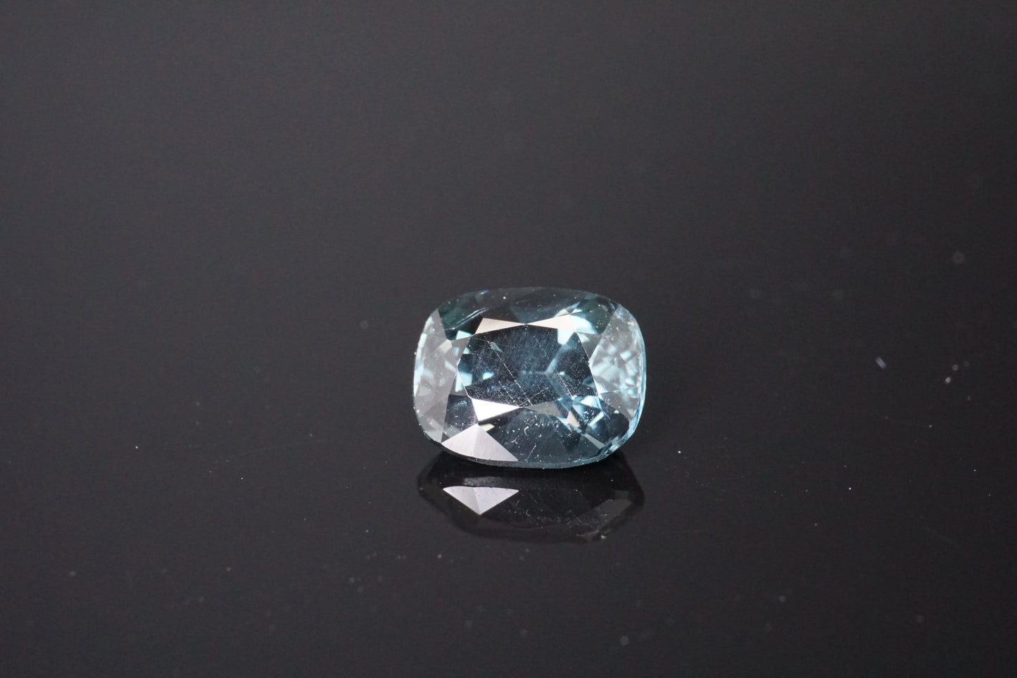 Spinell Naturell aus Burma – 1,85 ct – Cushion Cut