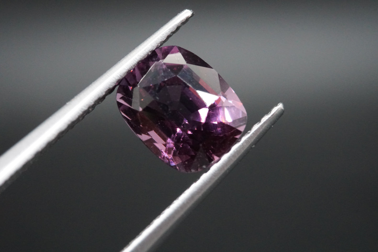 Spinell Naturell aus Burma – 2,09 ct – Cushion Cut