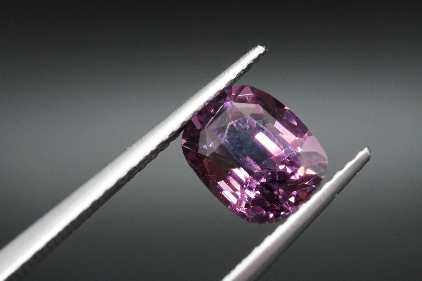 Spinell Naturell aus Burma – 2,09 ct – Cushion Cut