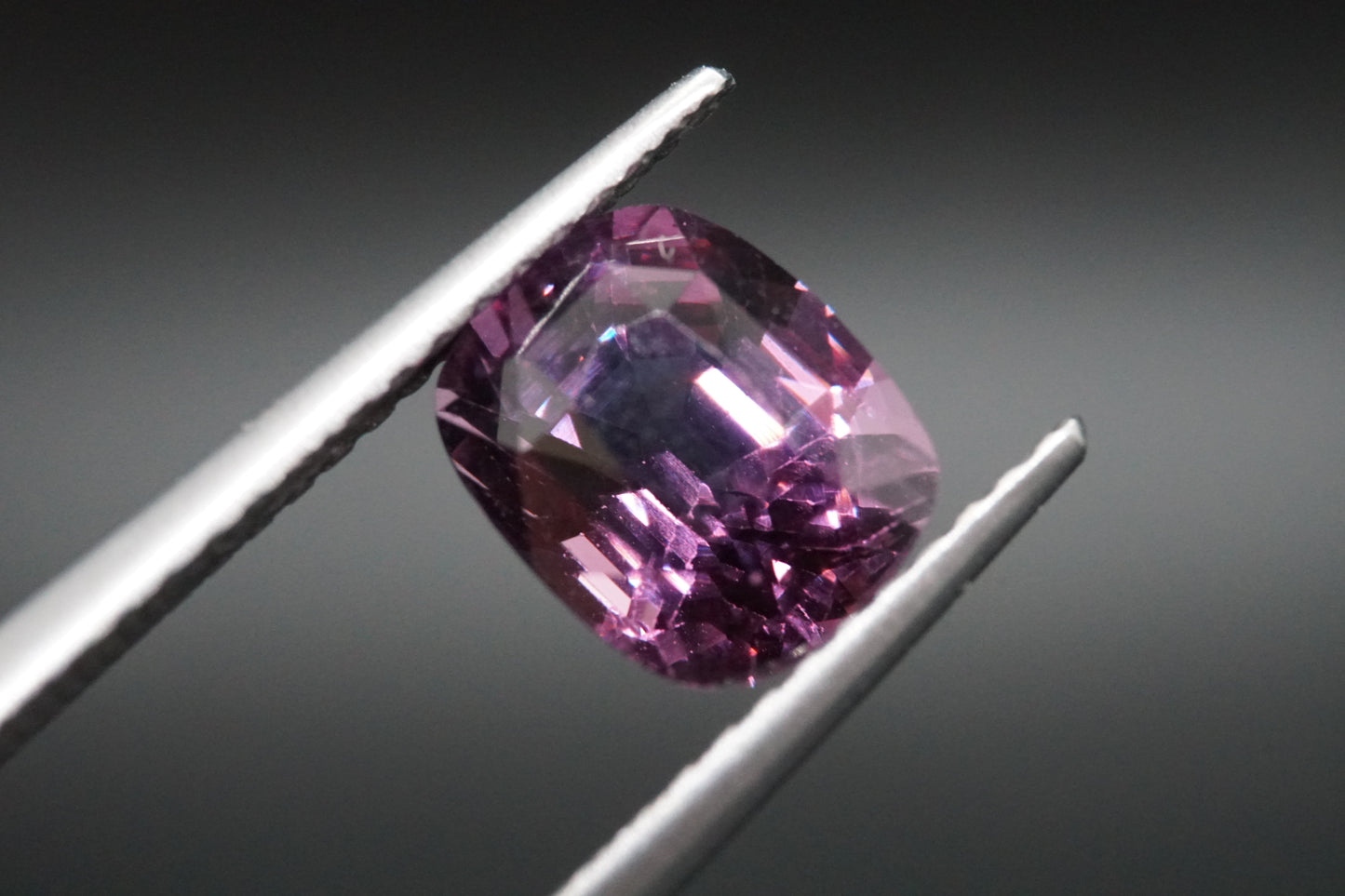 Spinell Naturell aus Burma – 2,09 ct – Cushion Cut