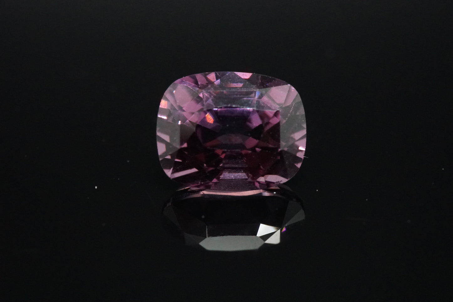 Spinell Naturell aus Burma – 2,09 ct – Cushion Cut