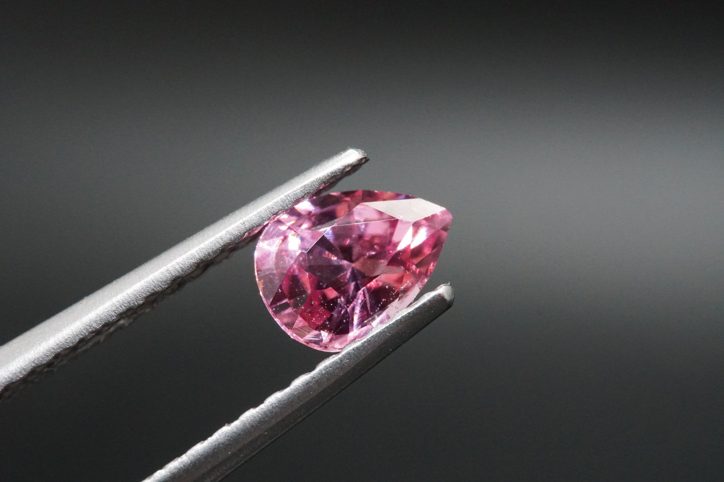 Spinell Naturell aus Tansania – 0,55 ct – Pear Cut