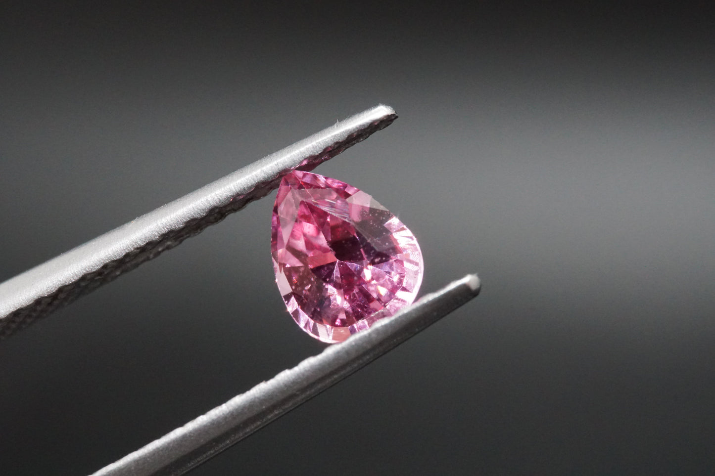 Spinell Naturell aus Tansania – 0,55 ct – Pear Cut