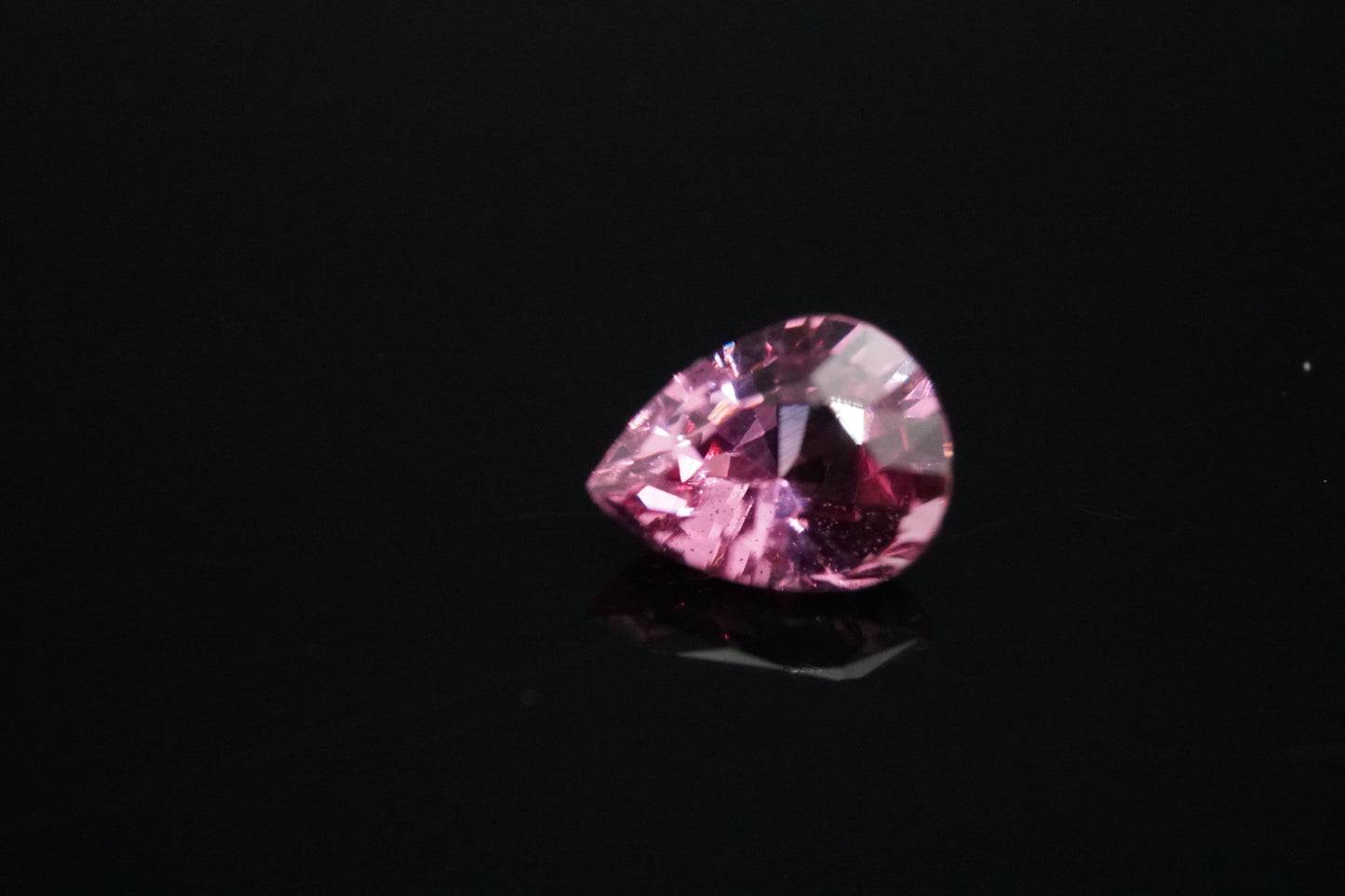Spinell Naturell aus Tansania – 0,55 ct – Pear Cut