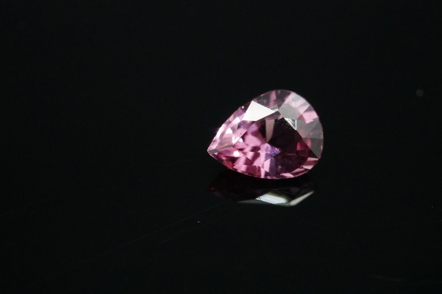 Spinell Naturell aus Tansania – 0,55 ct – Pear Cut