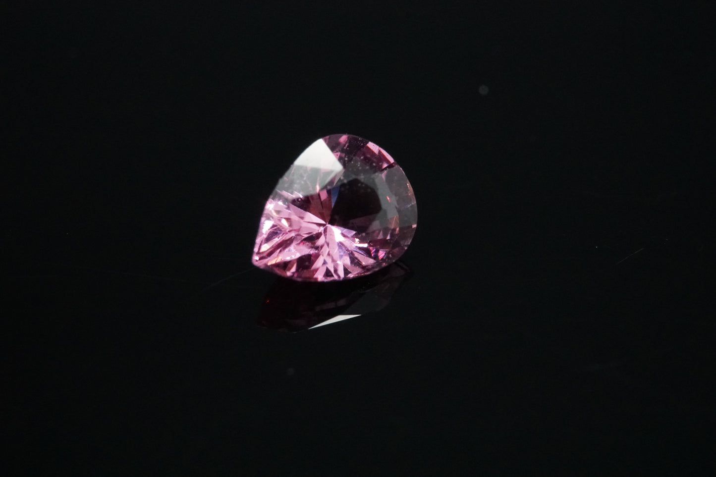 Spinell Naturell aus Tansania – 0,55 ct – Pear Cut
