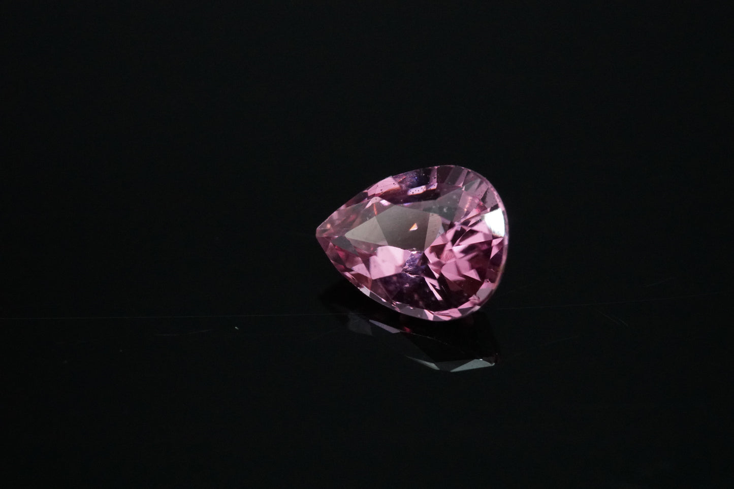 Spinell Naturell aus Tansania – 0,55 ct – Pear Cut