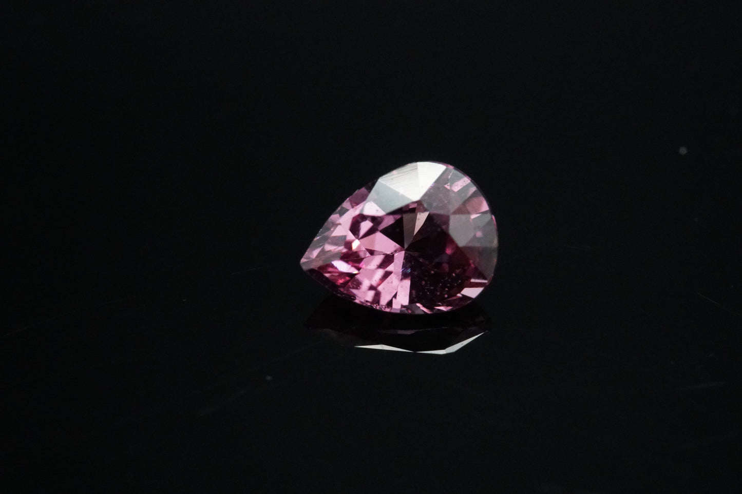 Spinell Naturell aus Tansania – 0,55 ct – Pear Cut