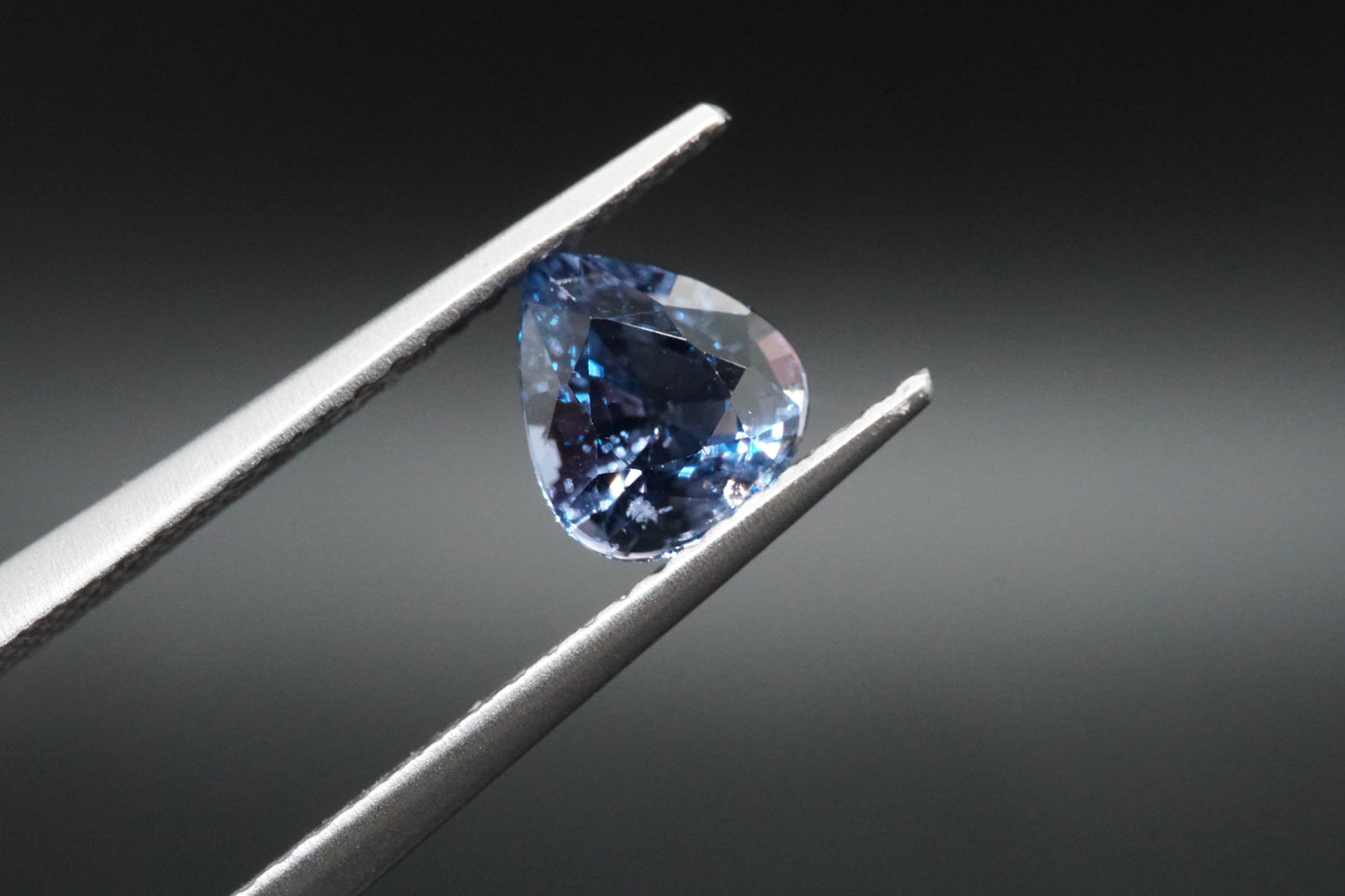 Spinell Naturell aus Tansania – 0,87 ct – Pear Cut