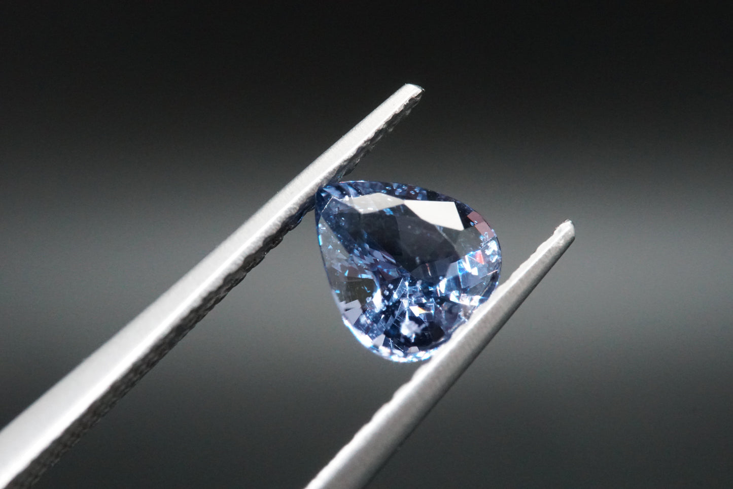 Spinell Naturell aus Tansania – 0,87 ct – Pear Cut