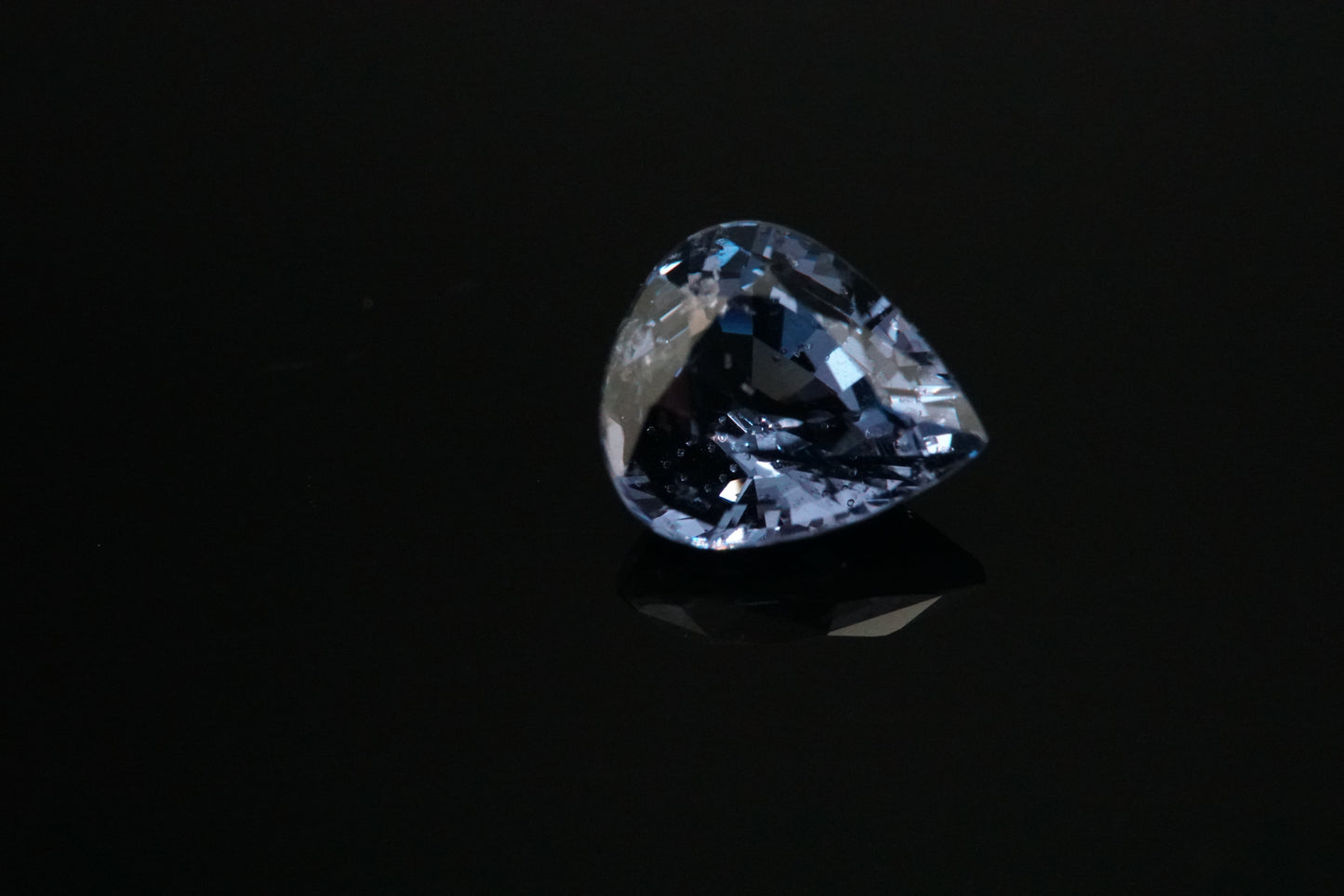Spinell Naturell aus Tansania – 0,87 ct – Pear Cut