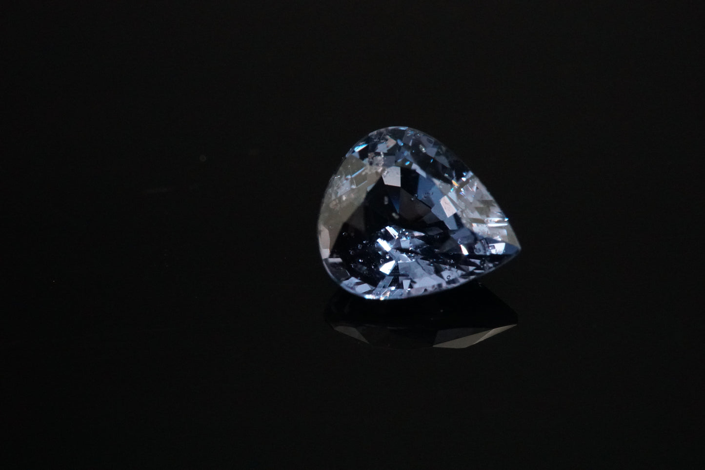 Spinell Naturell aus Tansania – 0,87 ct – Pear Cut