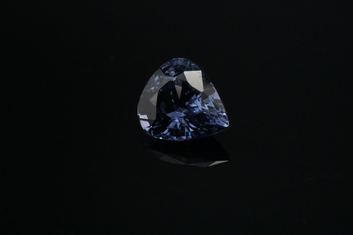 Spinell Naturell aus Tansania – 0,87 ct – Pear Cut