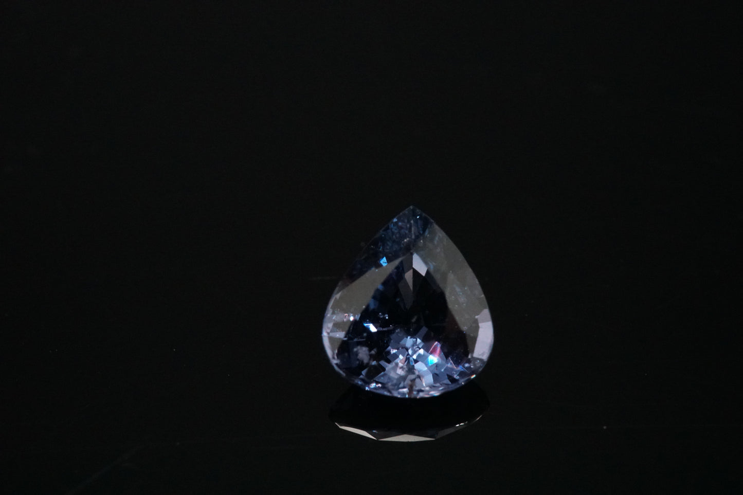 Spinell Naturell aus Tansania – 0,87 ct – Pear Cut