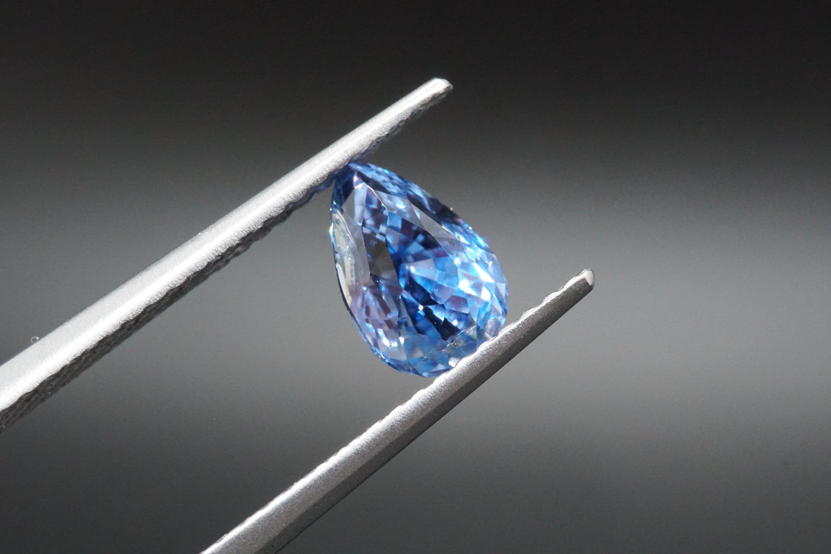 Natürlicher blauer Saphir Tropfen– 1,44 ct – Unbehandelt
