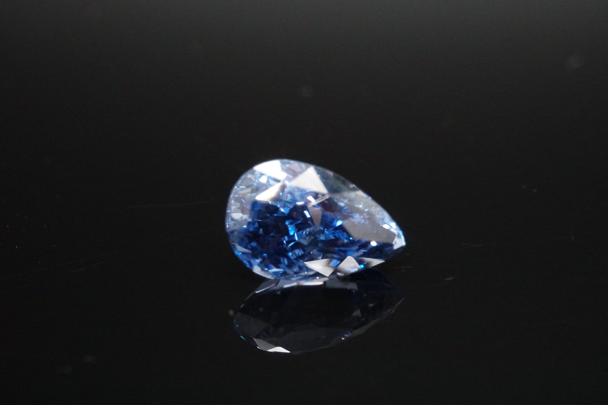 Natürlicher blauer Saphir Tropfen– 1,44 ct – Unbehandelt