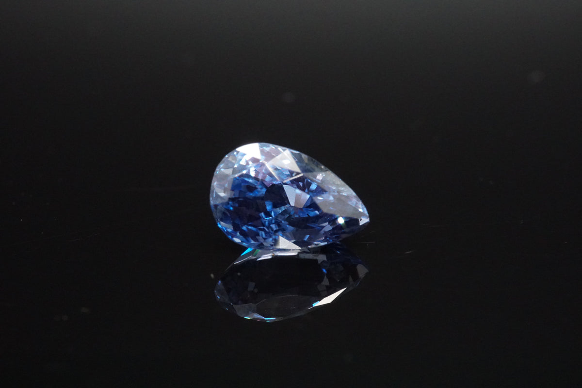Natürlicher blauer Saphir Tropfen– 1,44 ct – Unbehandelt