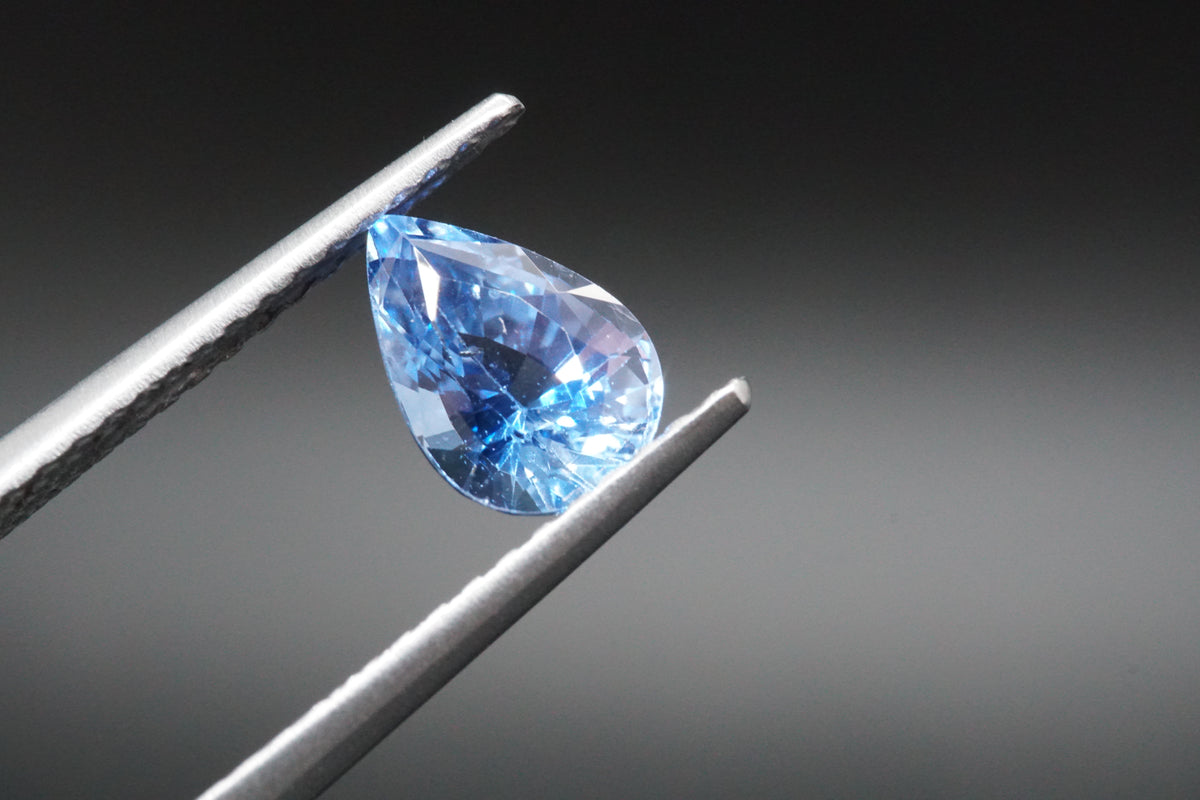 Blauer Saphir – 1,1 ct – Birnenschliff