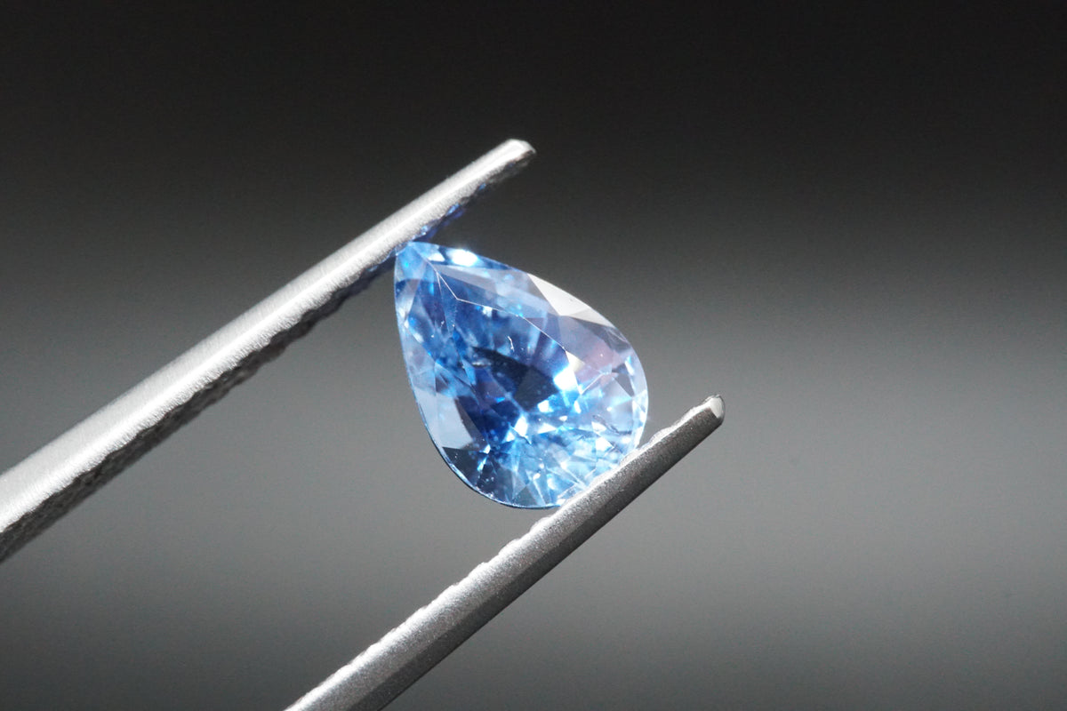 Blauer Saphir – 1,1 ct – Birnenschliff