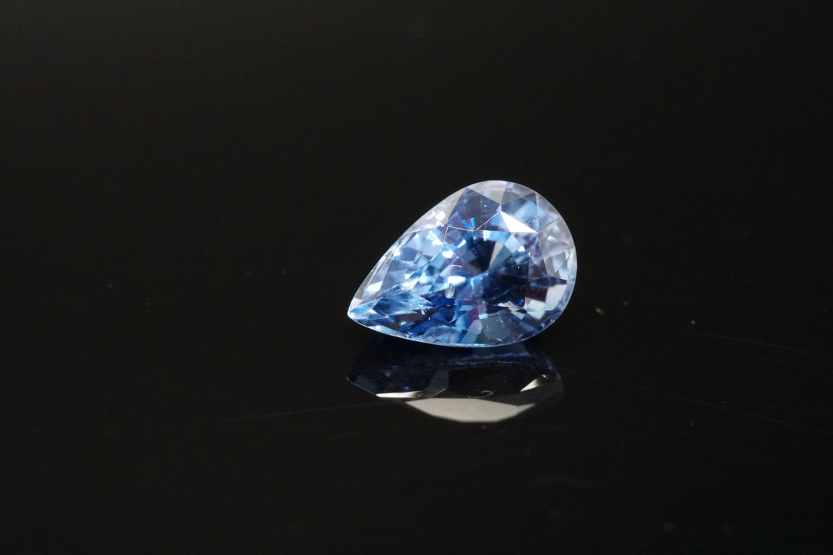Blauer Saphir – 1,1 ct – Birnenschliff