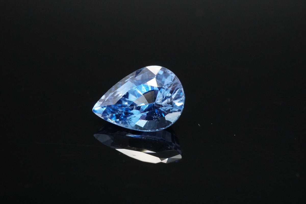 Blauer Saphir – 1,1 ct – Birnenschliff