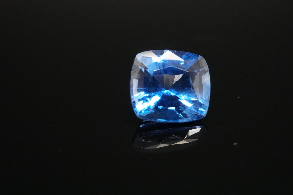 Blauer Saphir – 0,96 ct – Sri Lanka – Kissenschliff