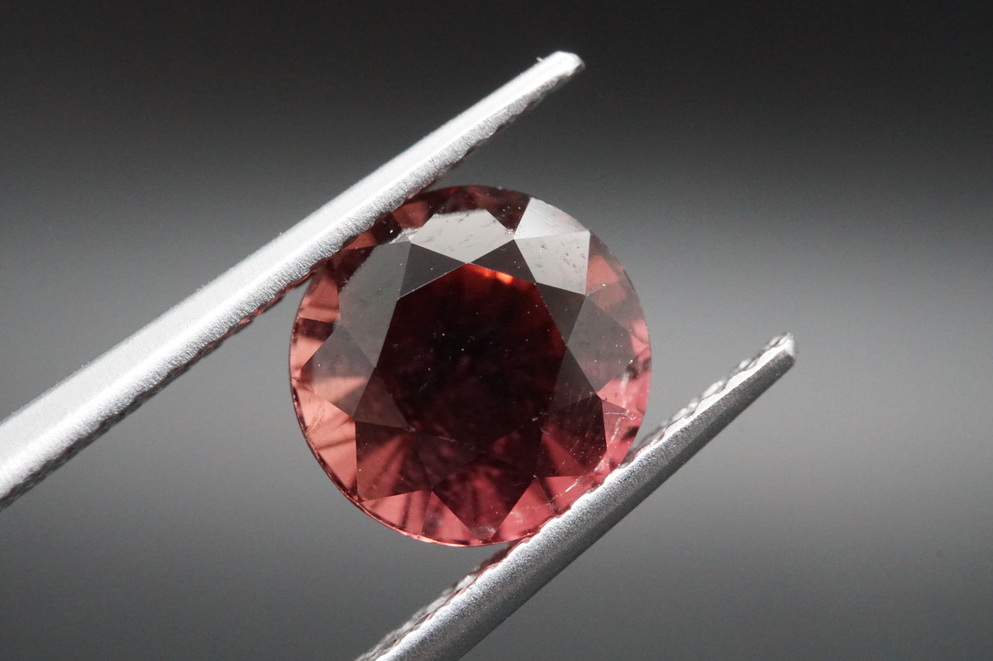 Natürlicher rosa-roter Turmalin 2,68 ct Madagaskar unbehandelt