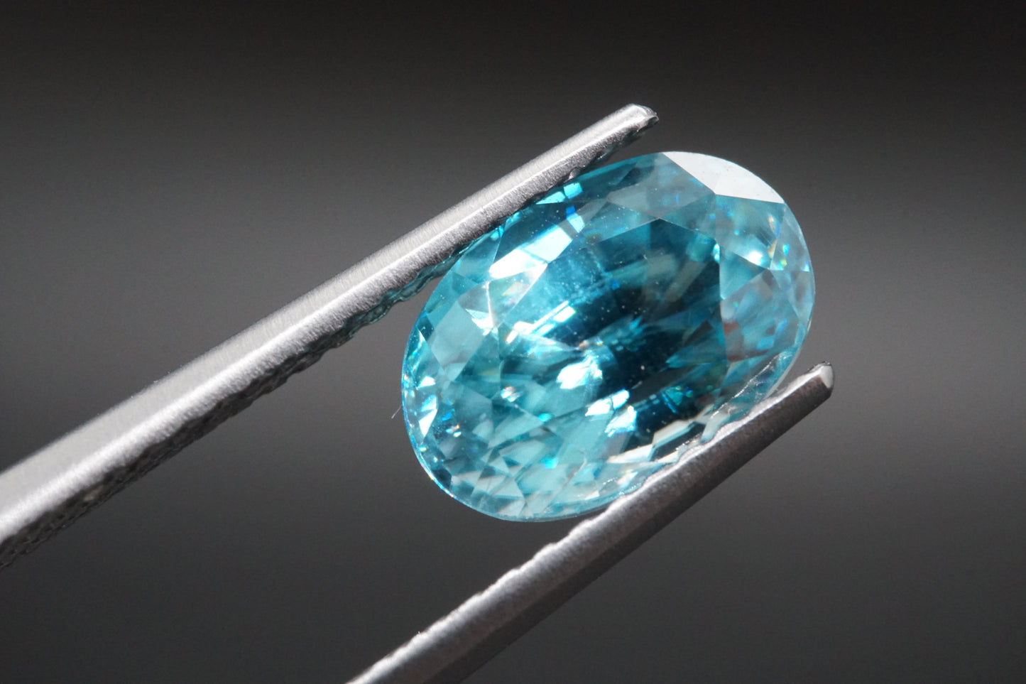 Natürlicher blauer Zirkon aus Kambodscha mit 3,29 ct