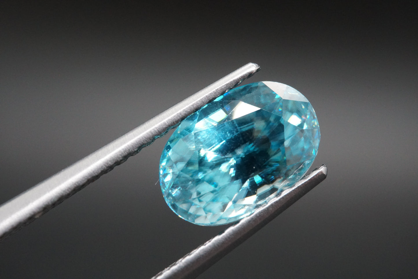 Natürlicher blauer Zirkon aus Kambodscha mit 3,29 ct
