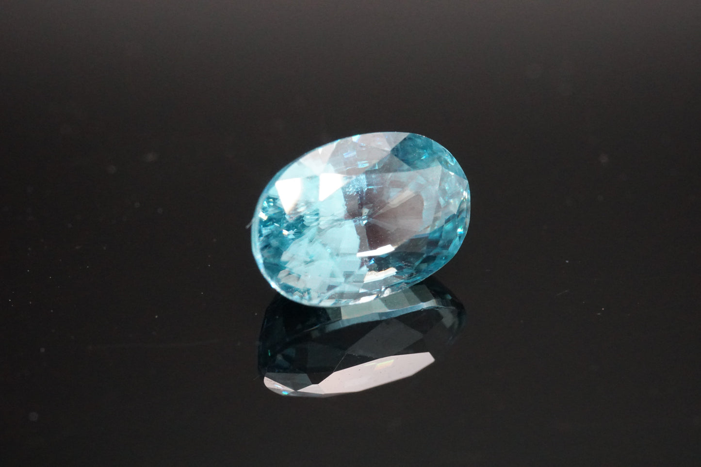 Natürlicher blauer Zirkon aus Kambodscha mit 3,29 ct