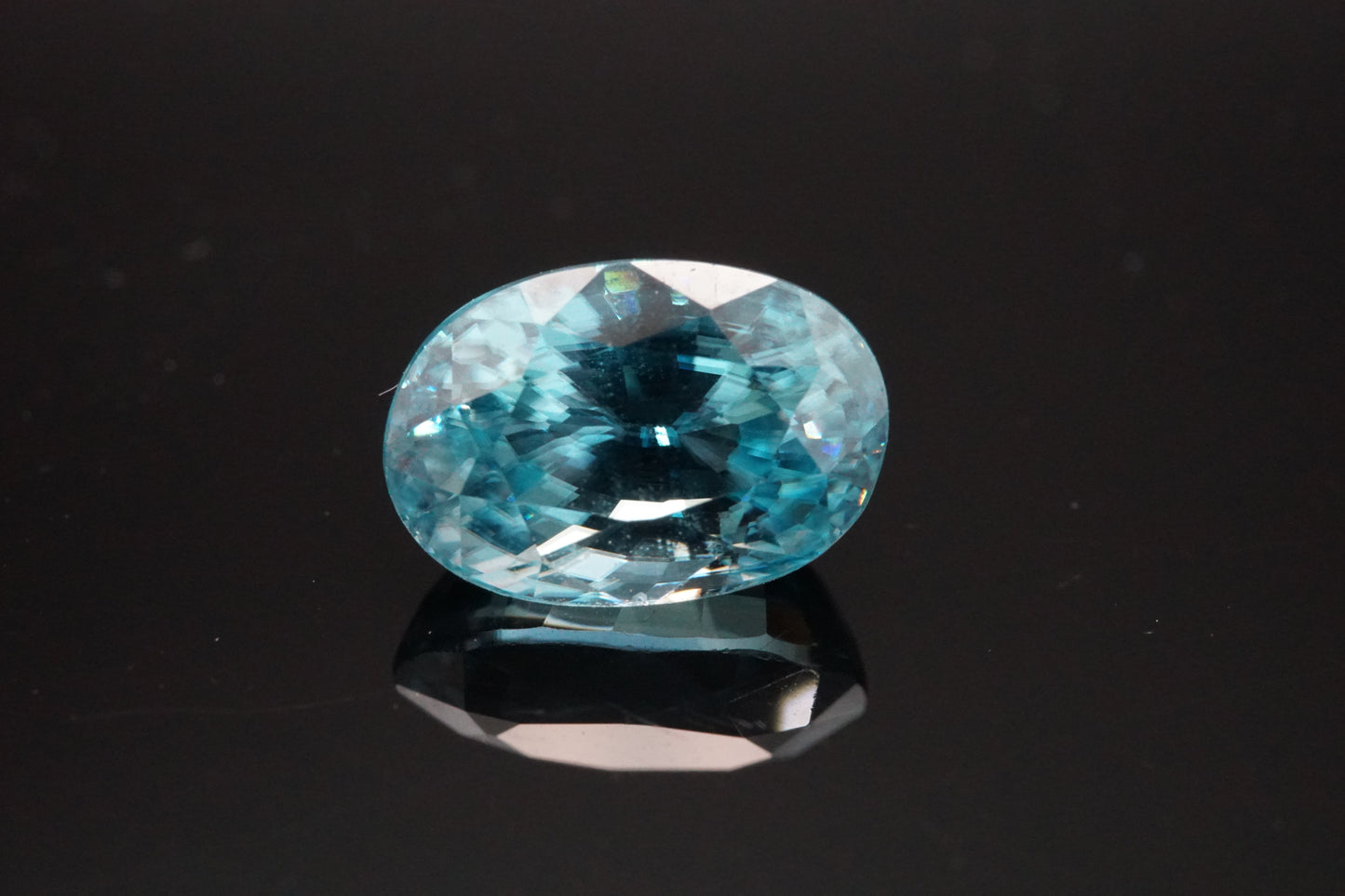 Natürlicher blauer Zirkon aus Kambodscha mit 3,29 ct