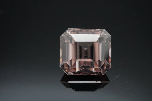 Natürlicher weiß-rosé Zirkon aus Madagaskar, 3,02 Karat.