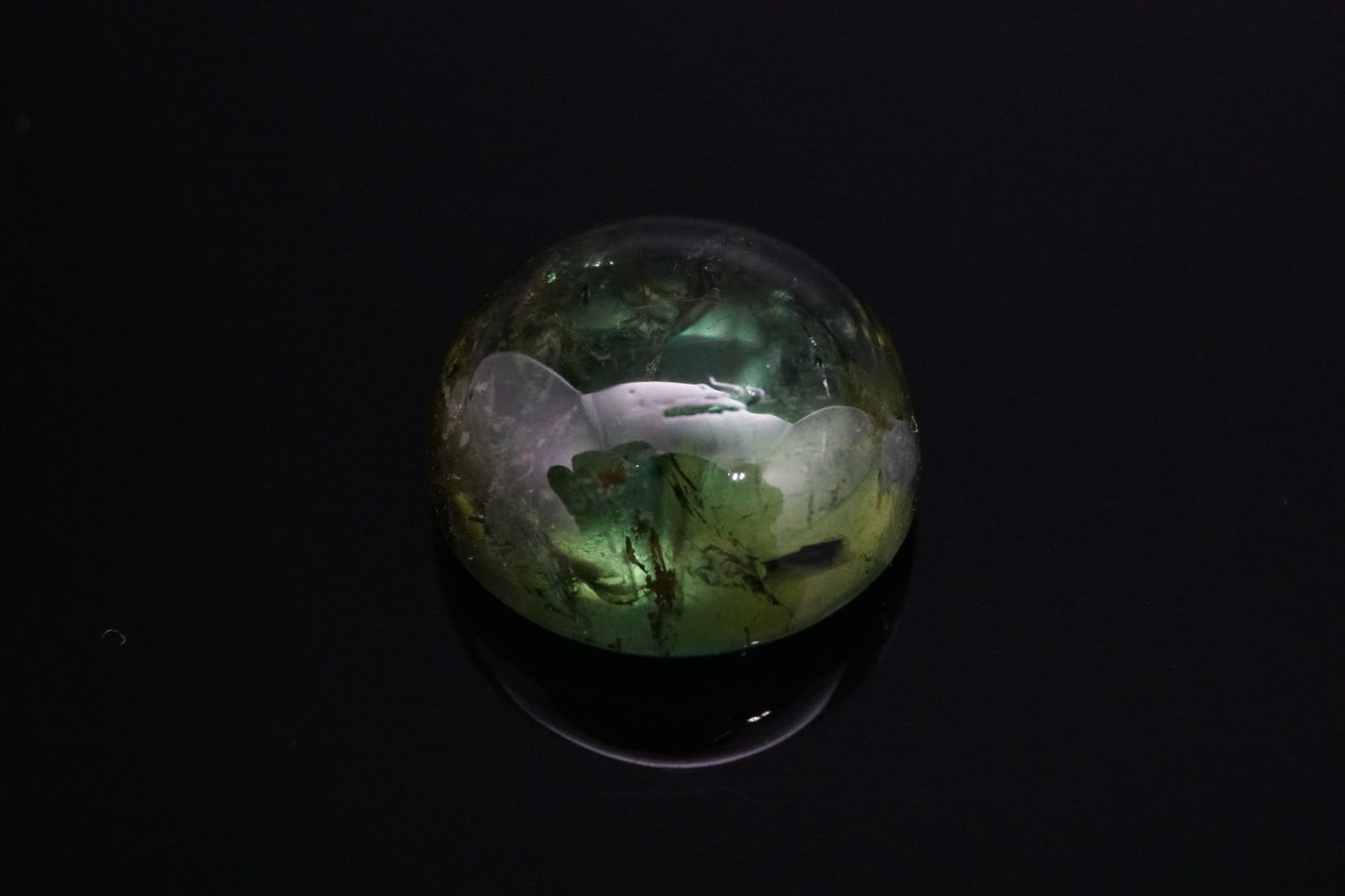 Natürlicher grüner Turmalin aus Äthiopien, Cabochon rund, unbehandelt, 3,54 Karat.